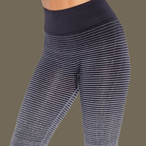 Marika High-Waisted Ombre Seamless Leggings Gray/Black Size Medium - Picture 3 of 15